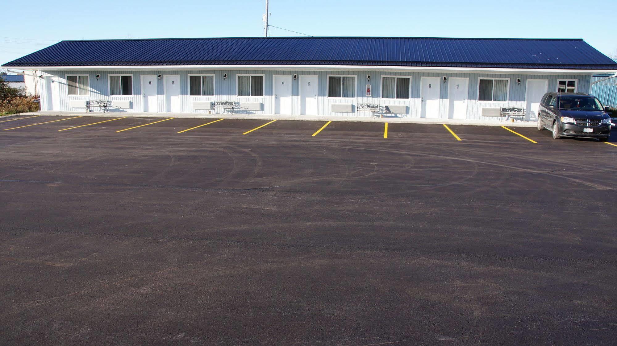 Robyn'S Motel Peterborough Exterior foto